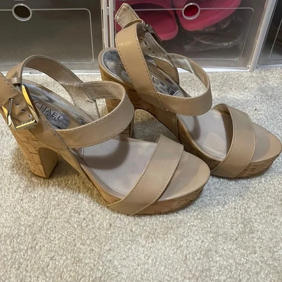Michael Kors beige platforms 💋 - Picture 2 of 6
